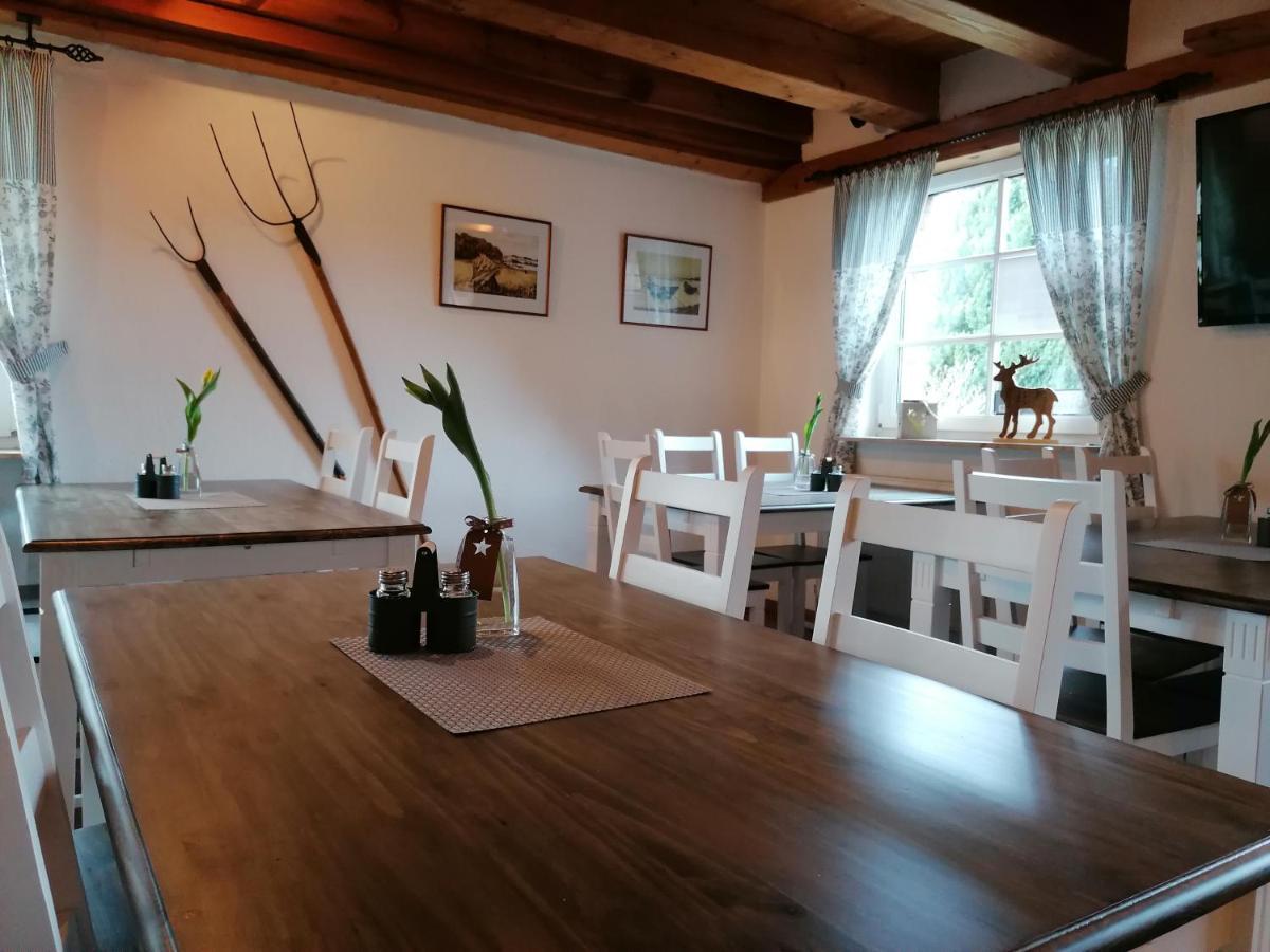 Boddenhus Auf Ruegen - Ferienwohnungen Und Pension Rappin Exterior photo