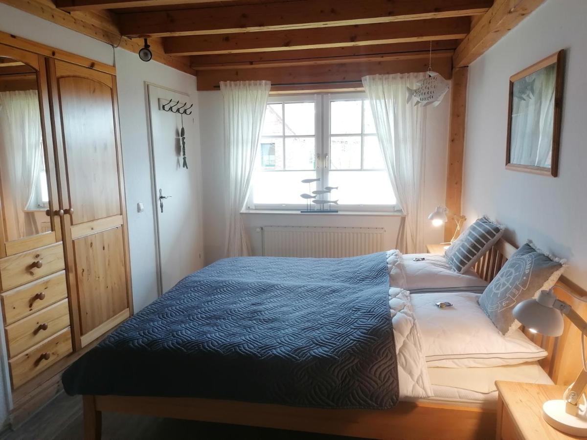 Boddenhus Auf Ruegen - Ferienwohnungen Und Pension Rappin Exterior photo