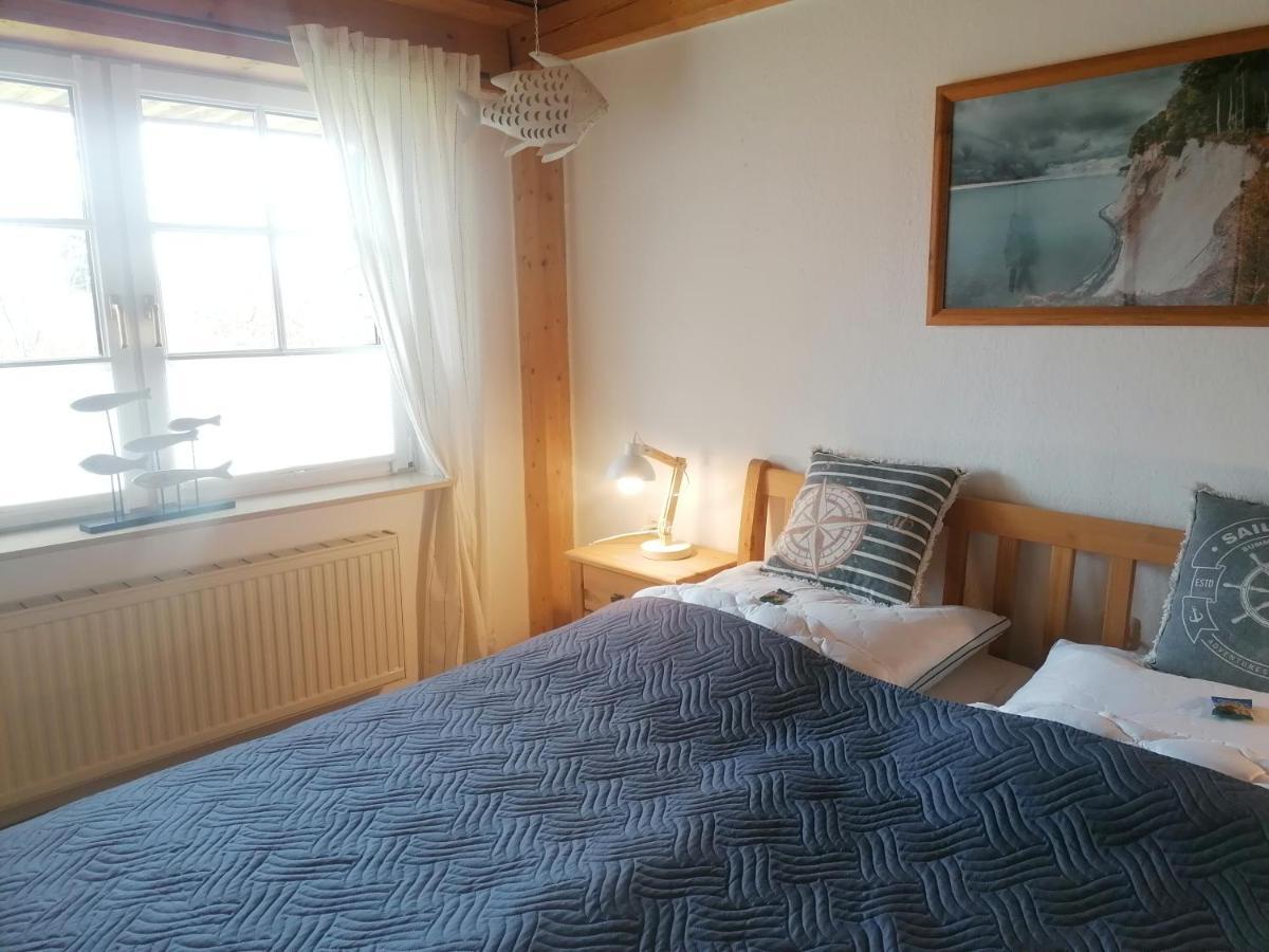 Boddenhus Auf Ruegen - Ferienwohnungen Und Pension Rappin Exterior photo