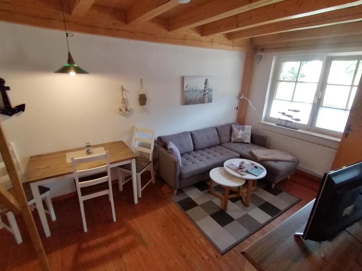 Boddenhus Auf Ruegen - Ferienwohnungen Und Pension Rappin Exterior photo