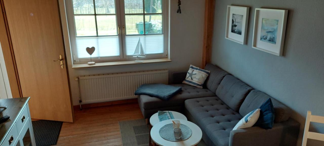 Boddenhus Auf Ruegen - Ferienwohnungen Und Pension Rappin Exterior photo