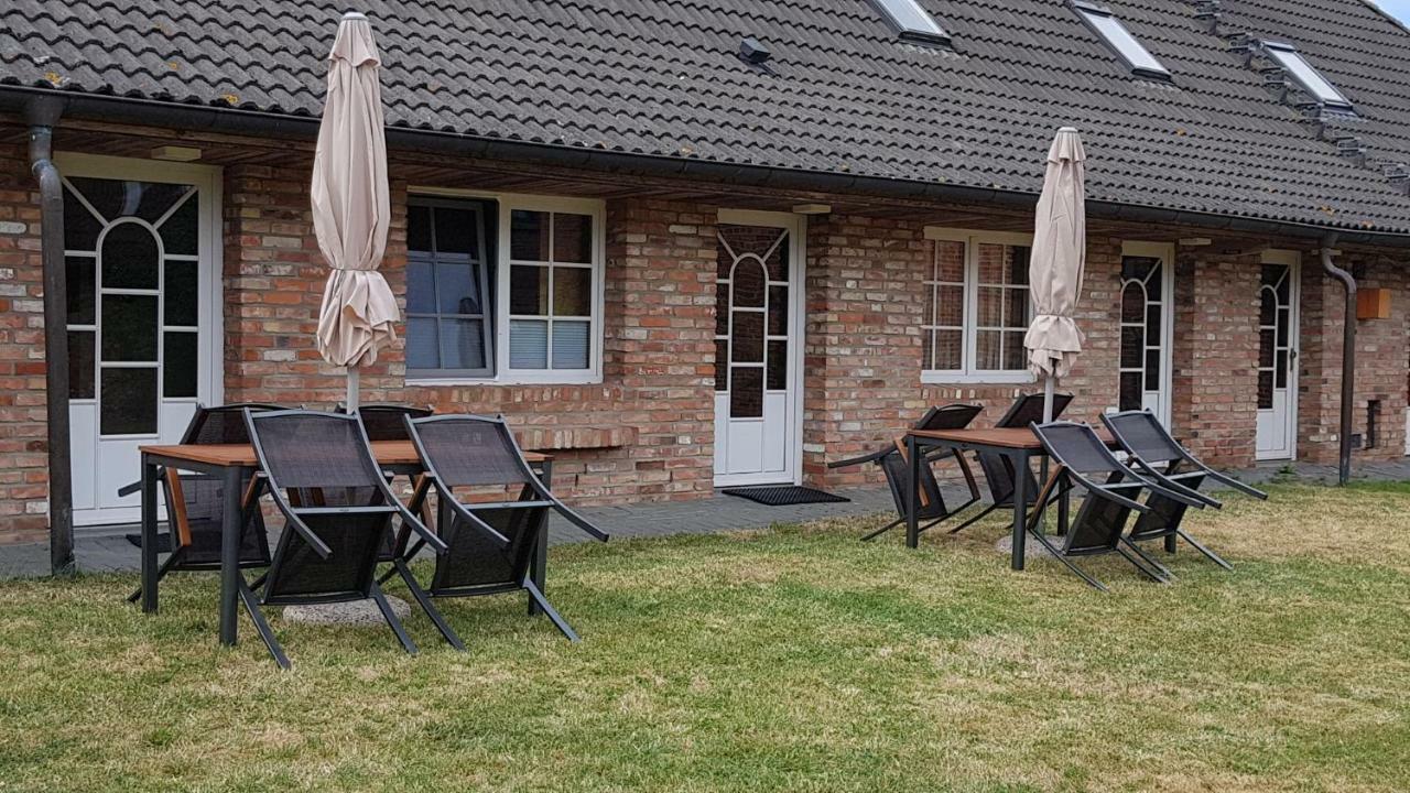 Boddenhus Auf Ruegen - Ferienwohnungen Und Pension Rappin Exterior photo